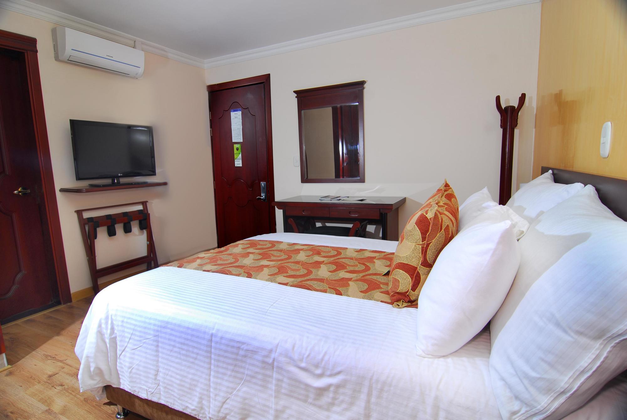 Luxor Plaza Hotel Pereira Kültér fotó